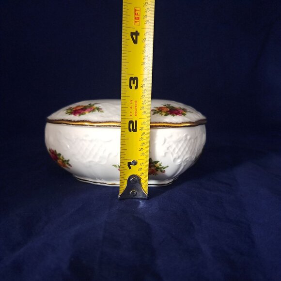 Royal Albert Old Country Roses Heart-Shaped Bone China Trinket Box - Picture 2 of 13